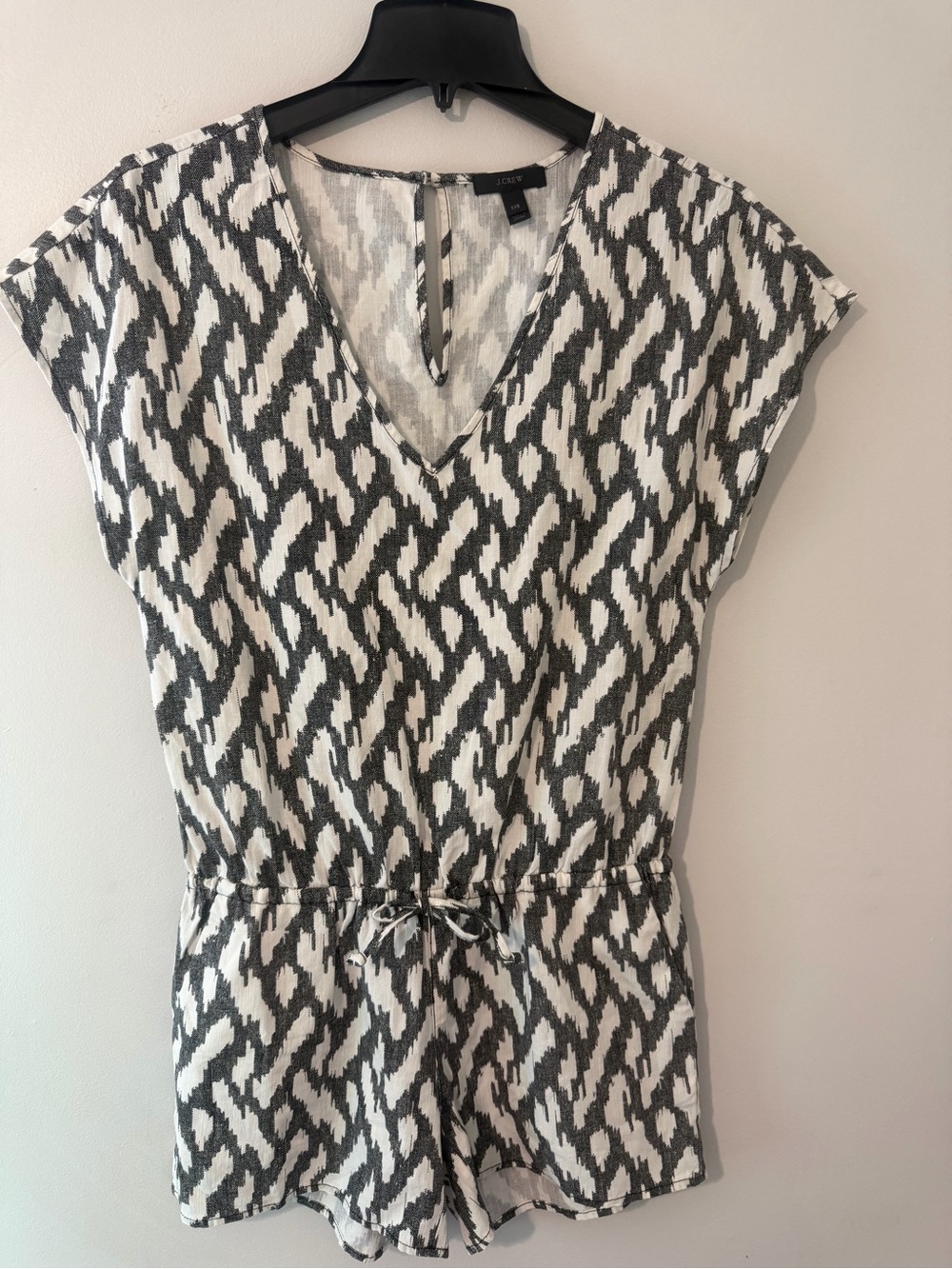 J Crew Black & White abstract Print Linen blend waist tie Shorts Romper XXS